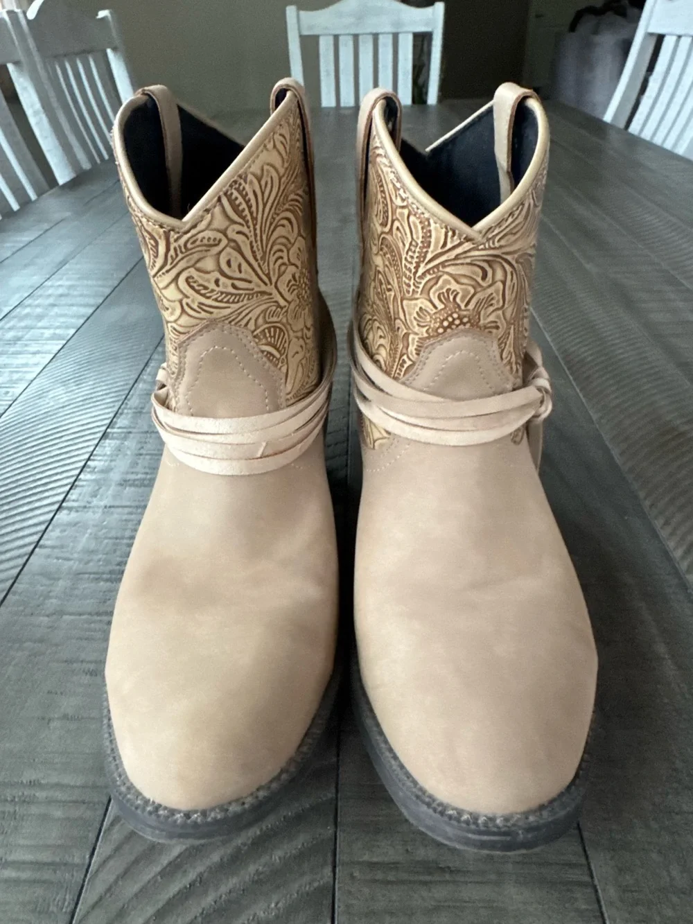 Dingo Valerie Floral Tooled Knotted Stap Western Ankle Booties Women’s Size 9